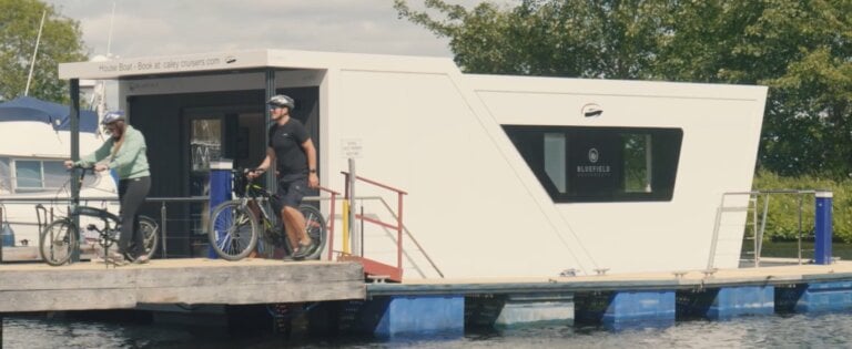 Adventure Awaits! - houseboat screenshot